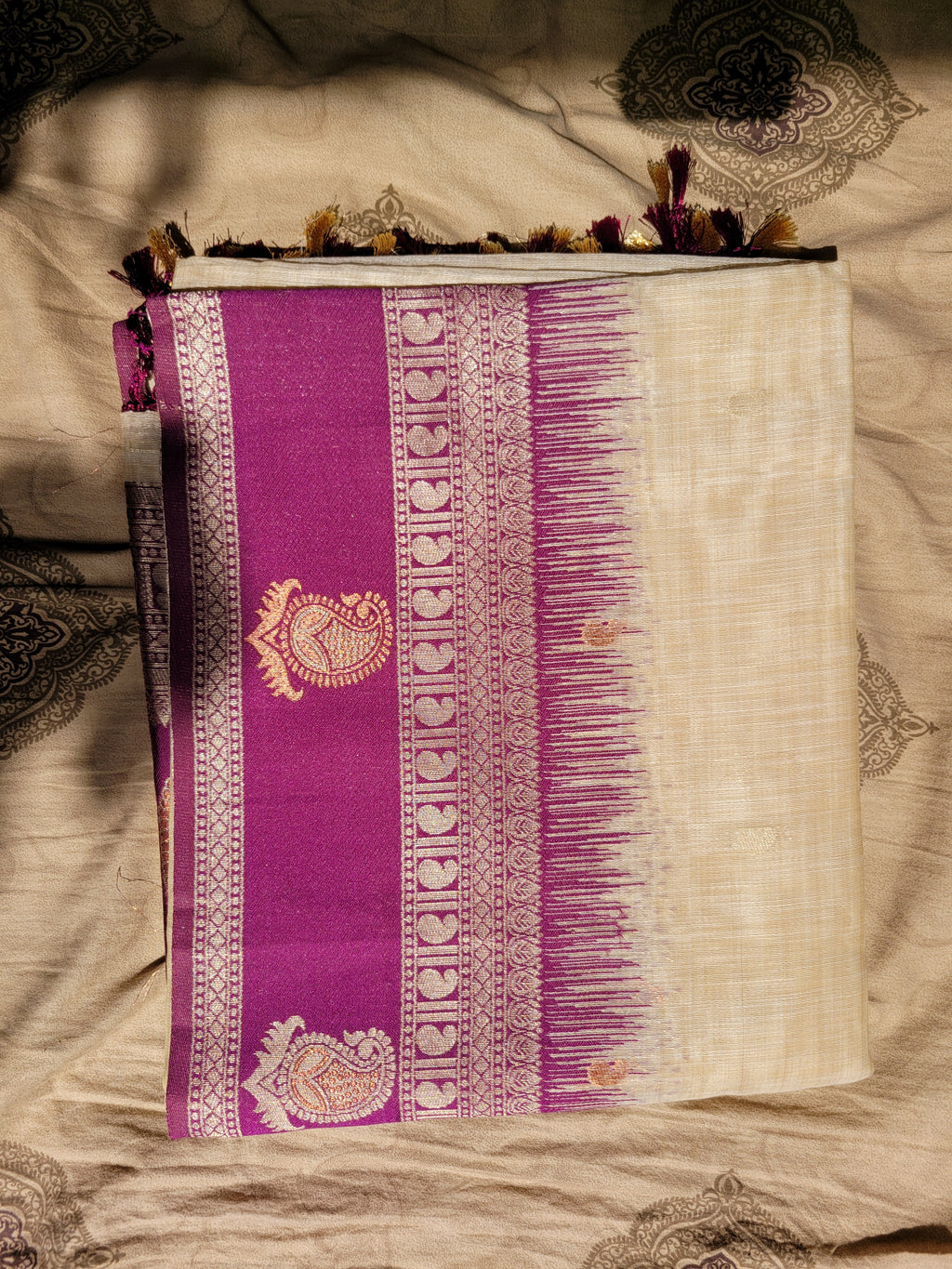 Cream & Magenta Saree with Paisley Motifs and Gold-Tone Border