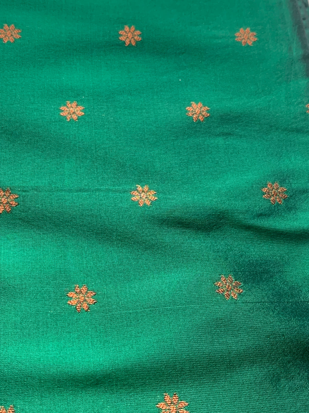Emerald Green Kadiyal Paithani Silk Saree with Gold Butti & Paisley Pallu