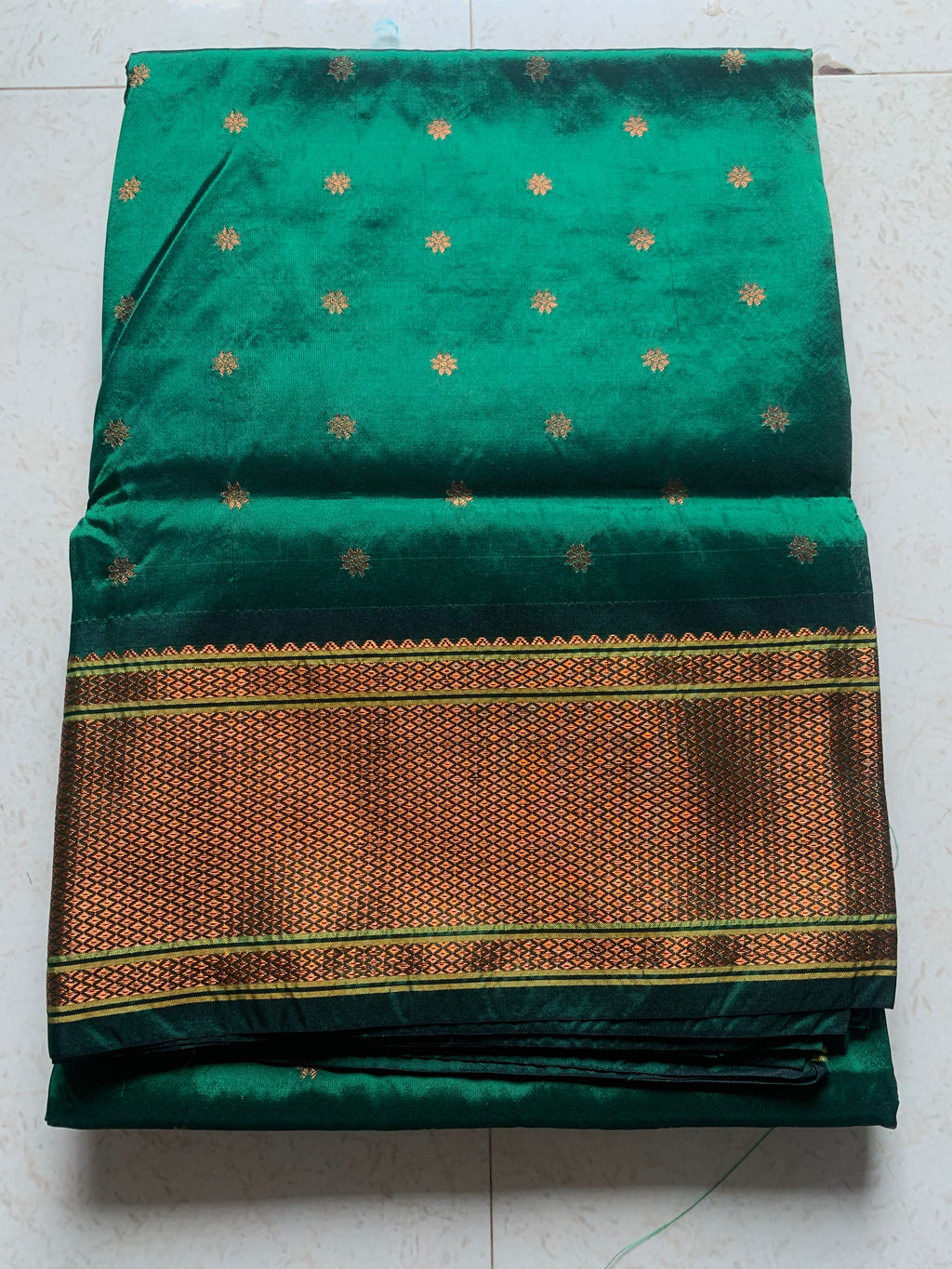 Emerald Green Kadiyal Paithani Silk Saree with Gold Butti & Paisley Pallu