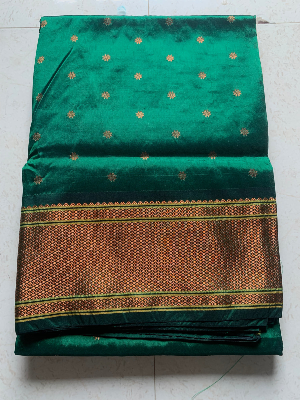 Emerald Green Kadiyal Paithani Silk Saree with Gold Butti & Paisley Pallu