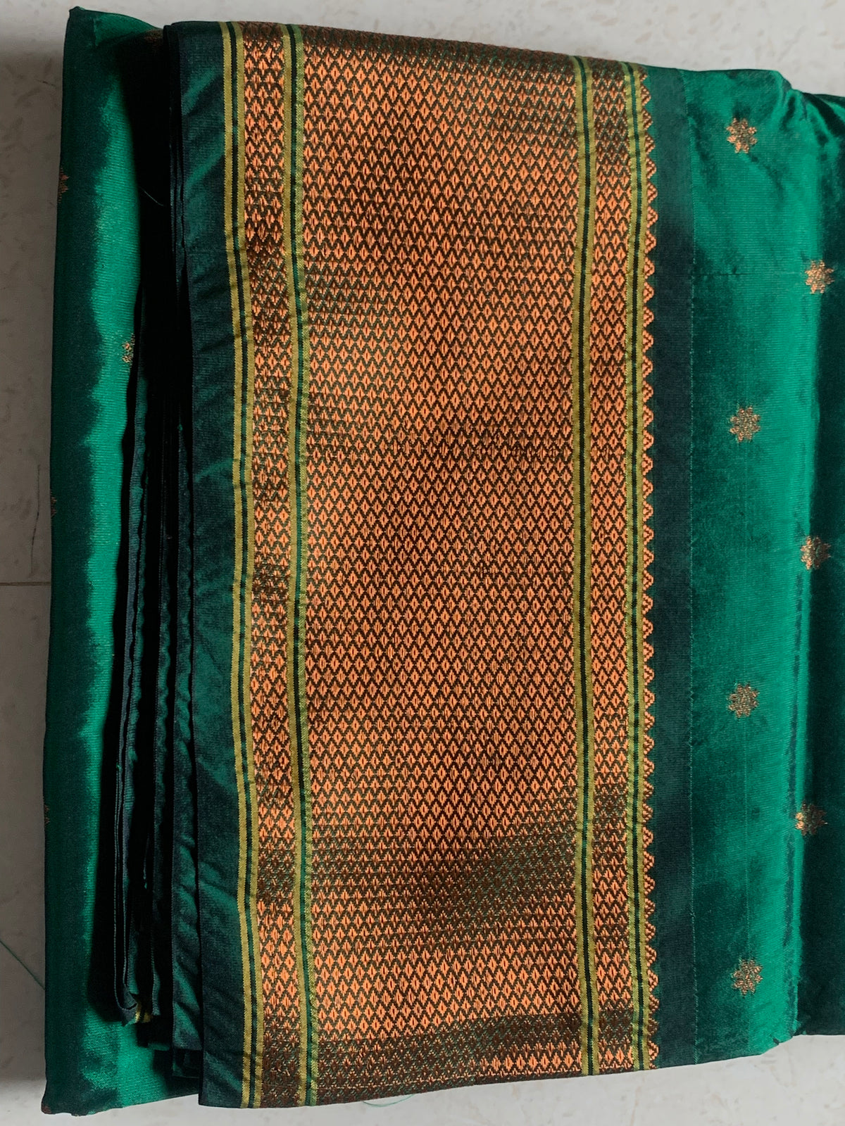 Emerald Green Kadiyal Paithani Silk Saree with Gold Butti & Paisley Pallu