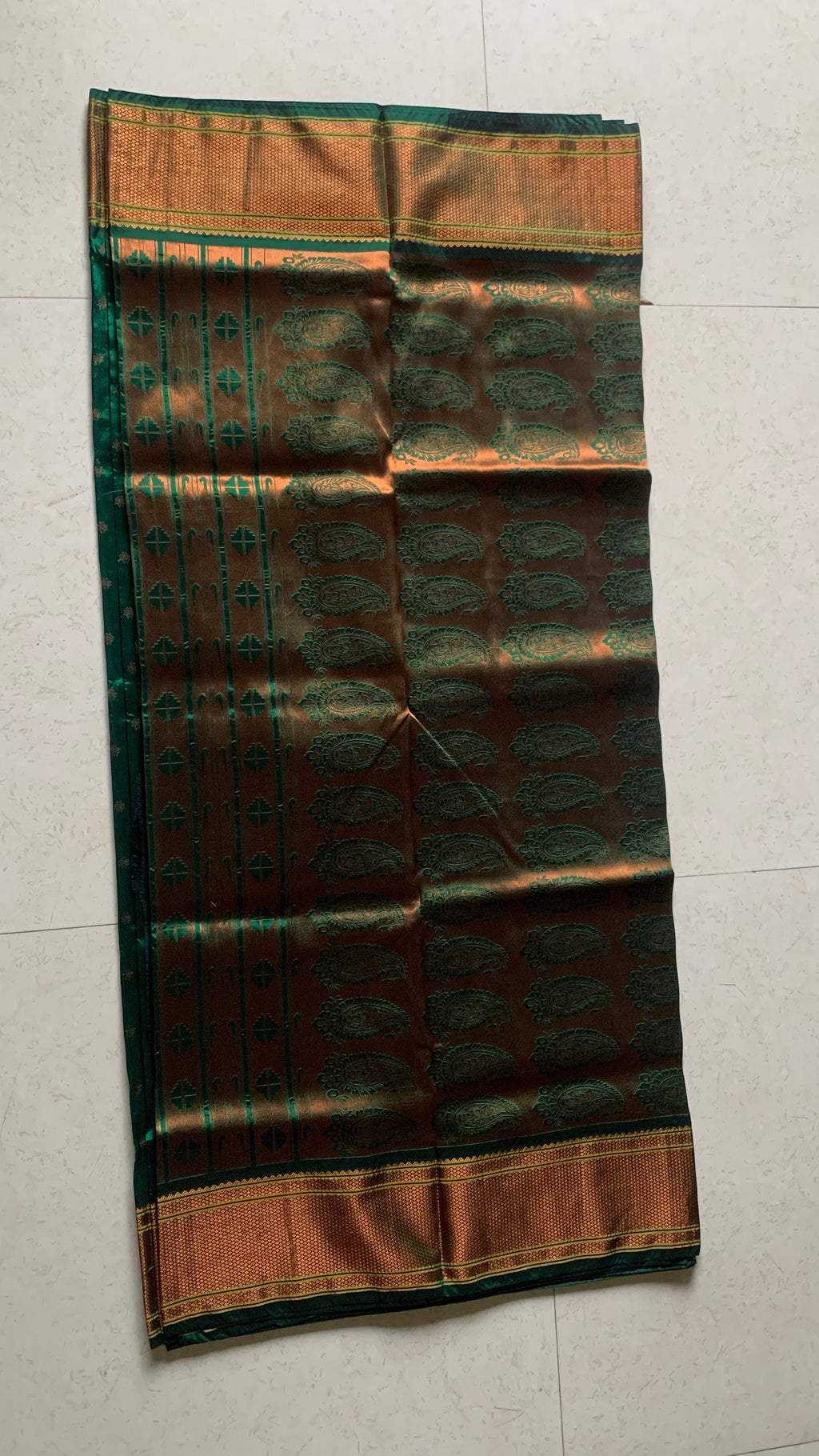 Emerald Green Kadiyal Paithani Silk Saree with Gold Butti & Paisley Pallu