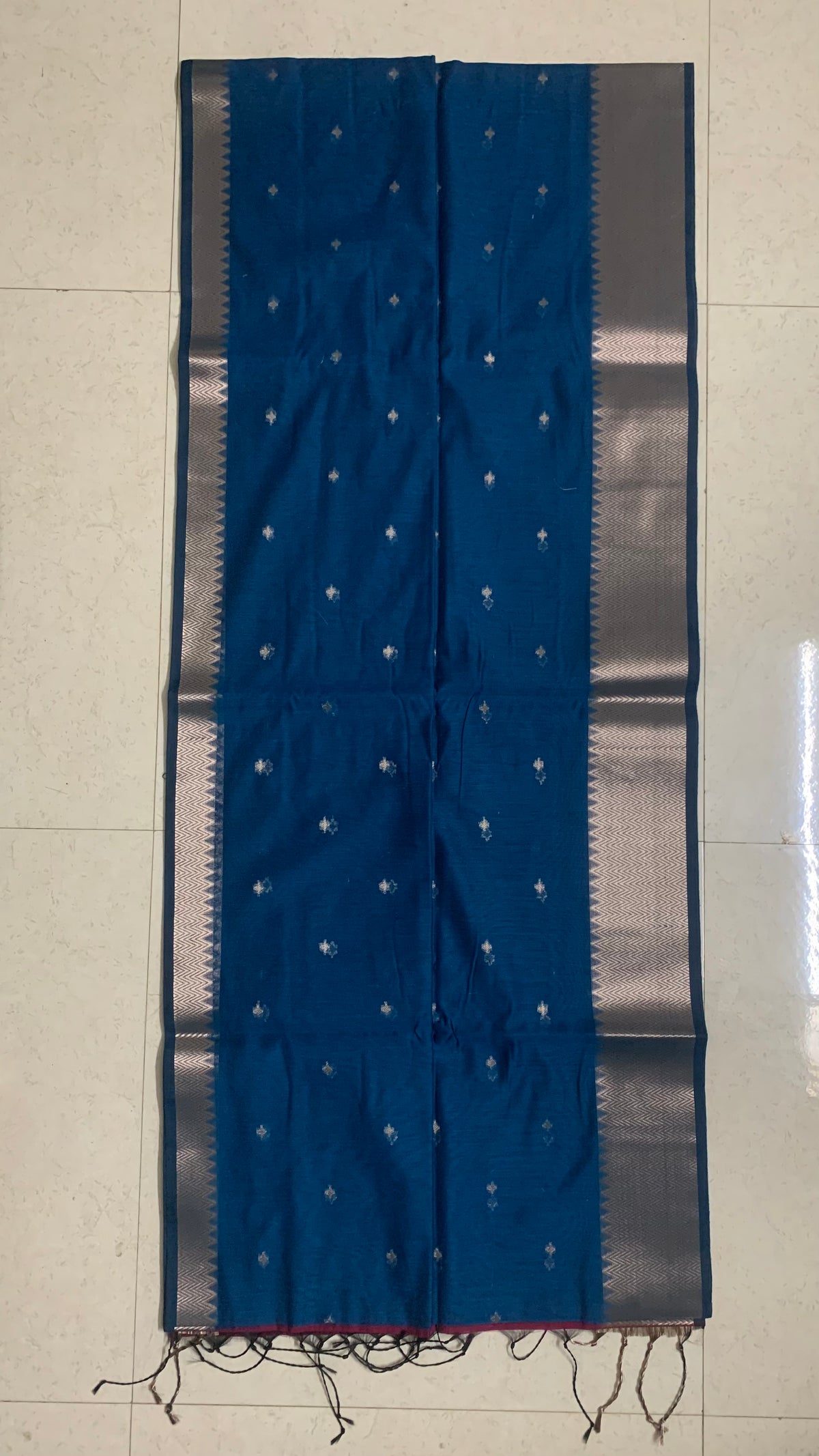 Blue & Magenta Maheshwari Saree with Silver Zari Border & Woven Butti Motifs