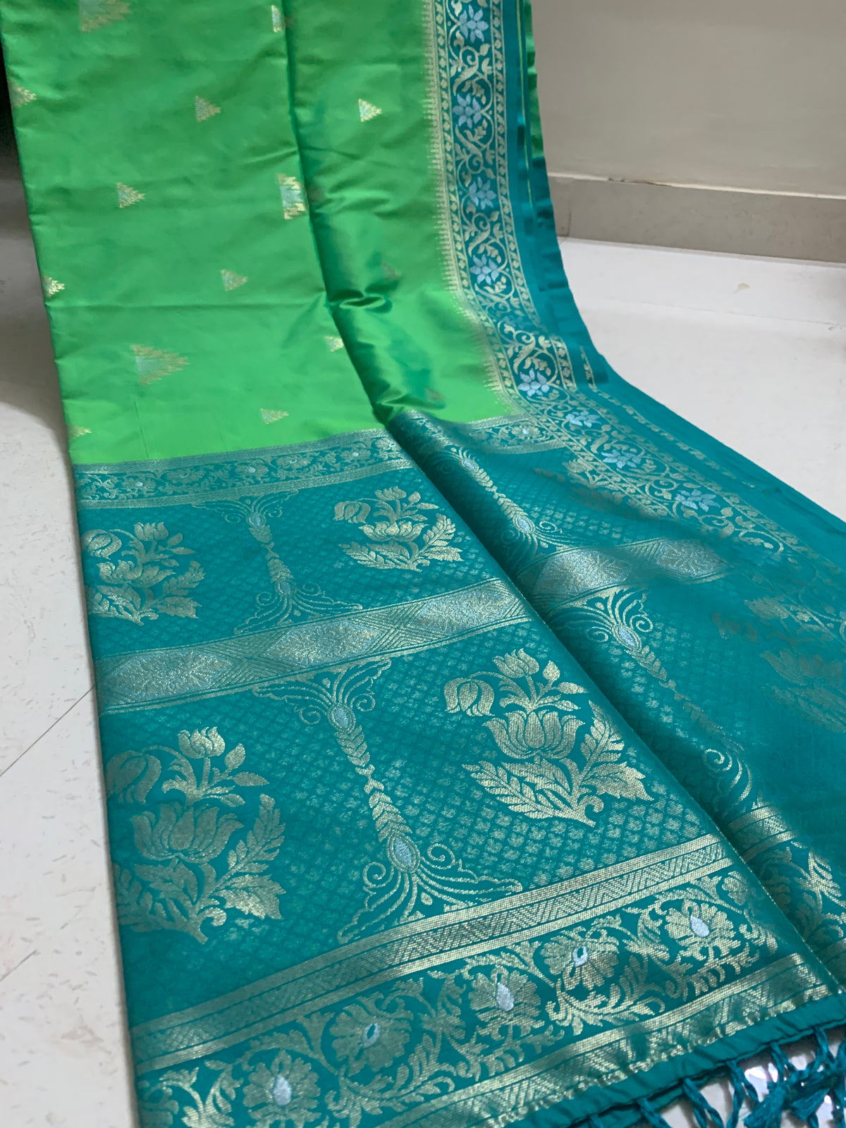 Green Silk Kathpadar Saree with Teal Blue Floral Woven Pallu & Gold Motifs