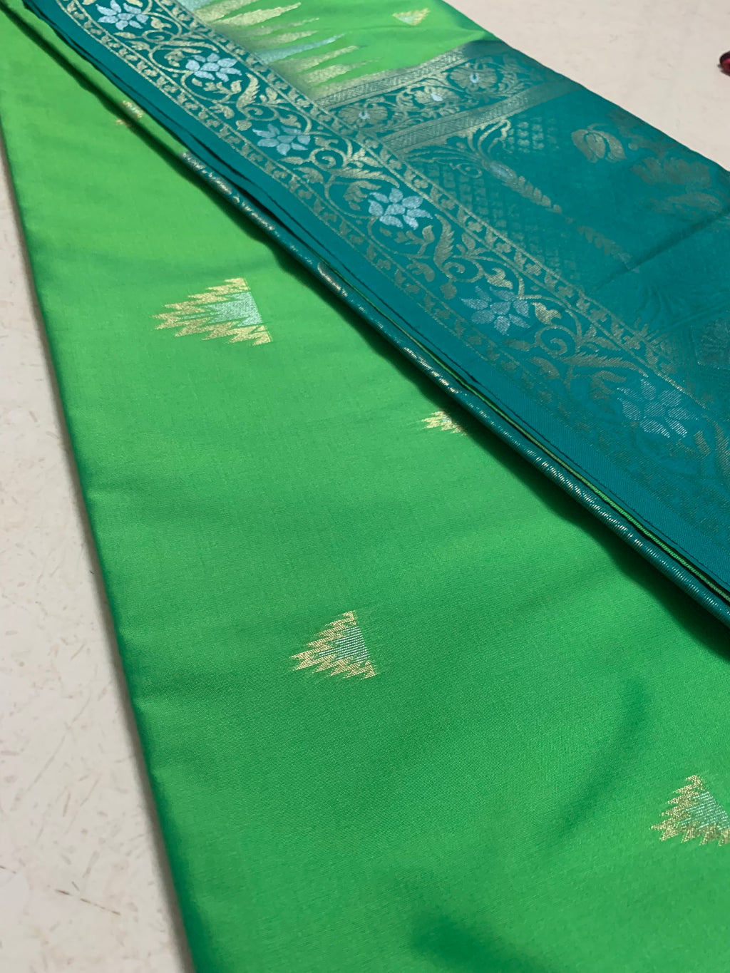 Green Silk Kathpadar Saree with Teal Blue Floral Woven Pallu & Gold Motifs